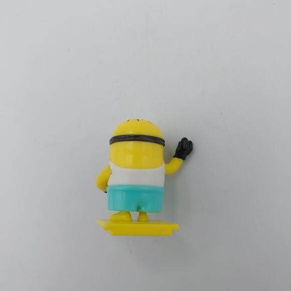 MINIONS MINION WITH CAMERA 1” ACTION FIGURE PLASTIC TOY (PRE-OWNED) - Picture 2 of 3